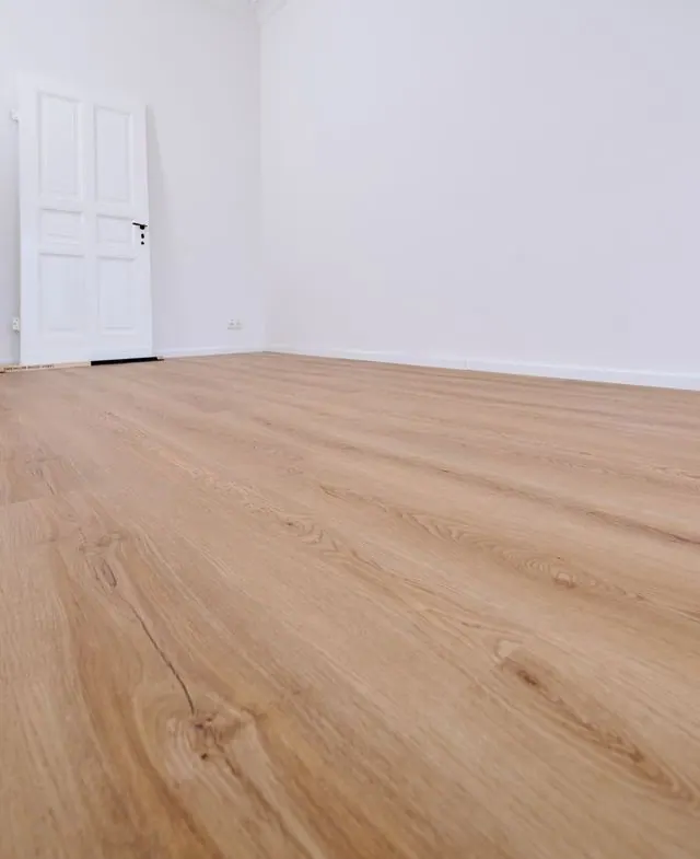 Empty room with a plank floor
